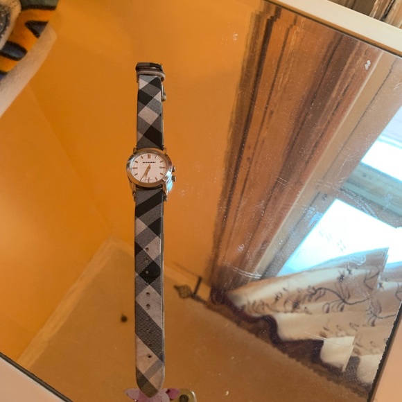 Burberry watch - Picture 3 of 3